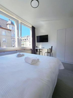 Urban Oasis with Queen Bed and View BE-38